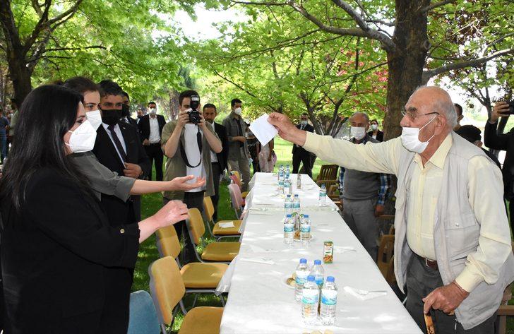 AK Partili Sarıeroğlu Kırşehir'de ziyaretlerde bulundu G5