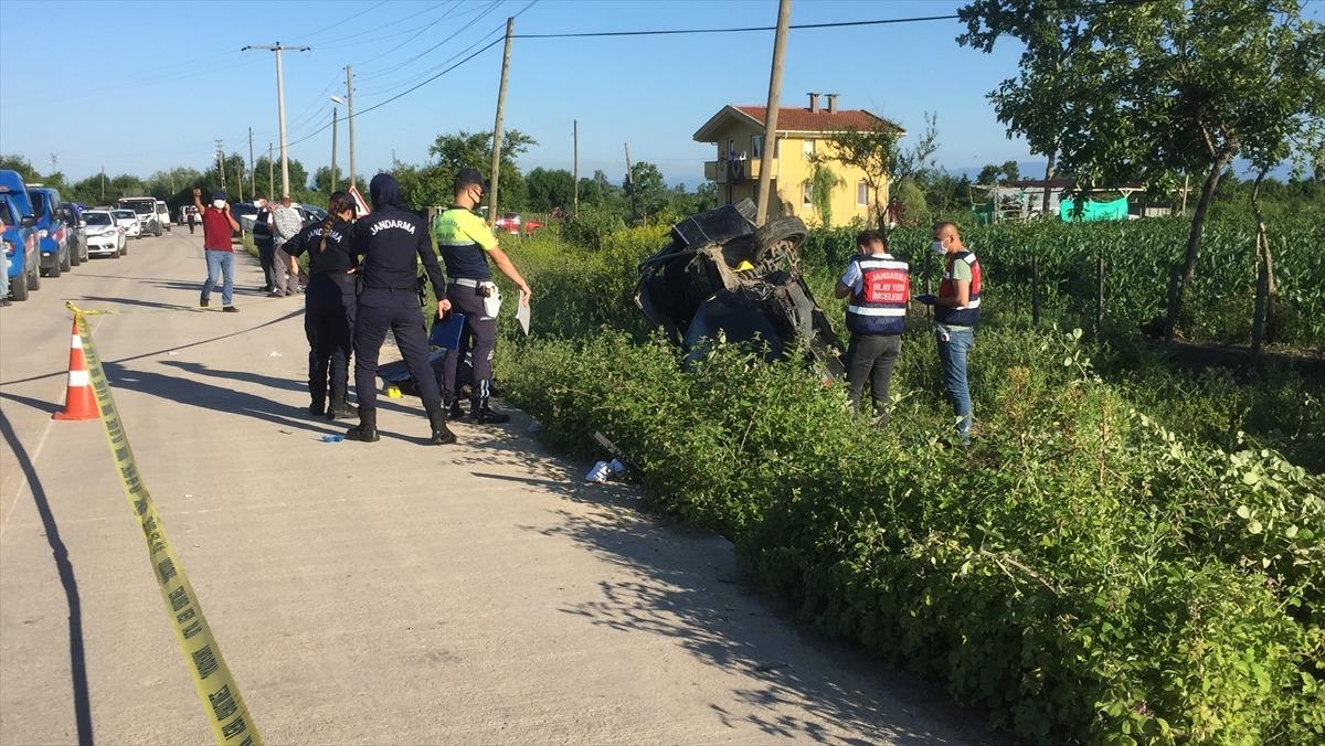 Samsun'da otomobil devrildi: 1 &ouml;l&uuml;, 3 yaralı