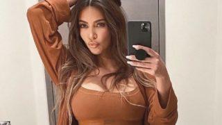 Kim Kardashian, minik bikinisiyle göğüslerini gözler önüne serdi!