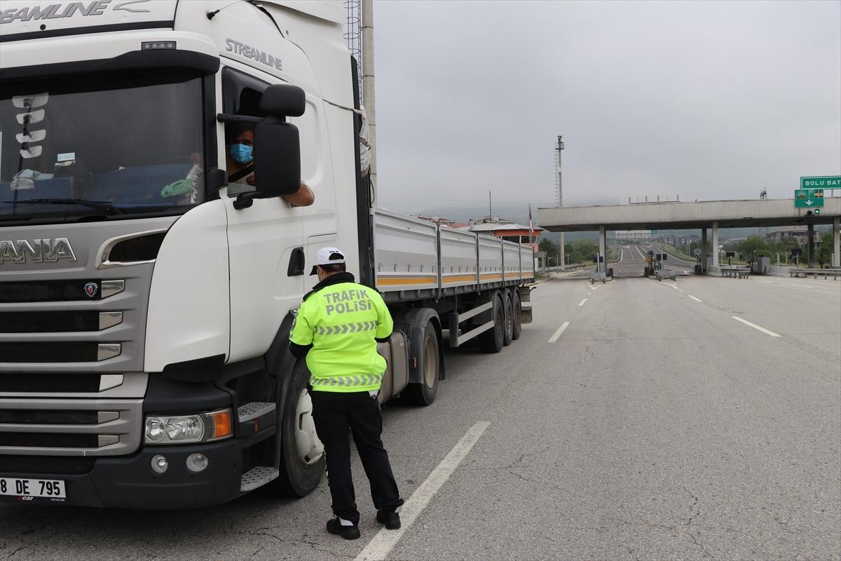 Doğu Marmara ve Batı Karadeniz'de sokağa &ccedil;ıkma kısıtlamasına uyuluyor