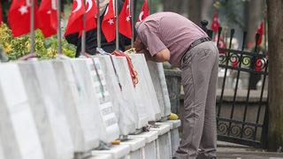Edirnekapı Şehitliği'nde buruk Babalar Günü: O gelemeyince biz geldik