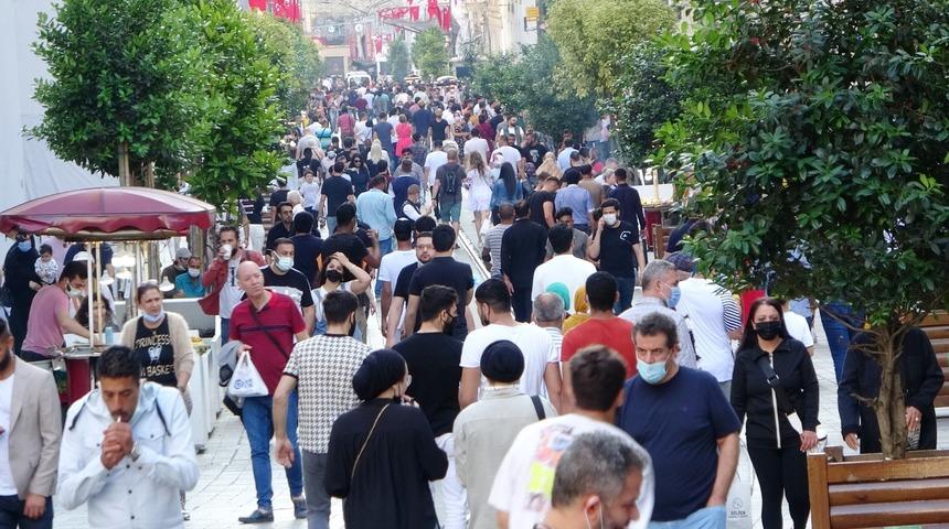 İstiklal Caddesi’nde sokağa çıkma kısıtlaması unutuldu