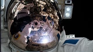 Saatlerce sürecek! Uzay yürüyüşü başladı