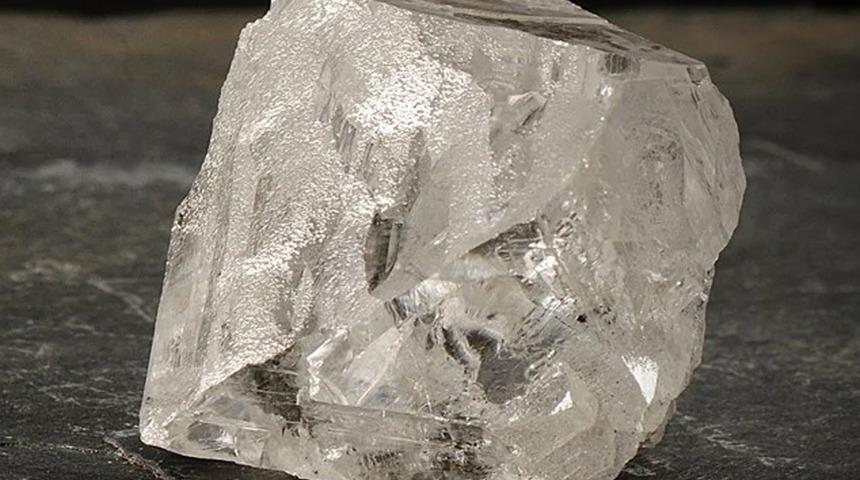 Güney Afrika'da keşfedilip "elmasa hücuma" yol açan taşların kuvars kristalleri olduğu belirlendi