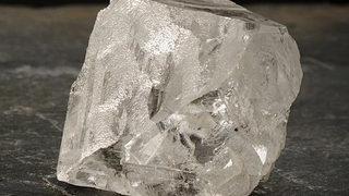 Güney Afrika'da keşfedilip elmasa hücuma yol açan taşların kuvars kristalleri olduğu belirlendi