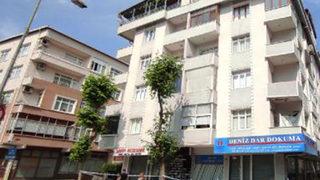 Güngören'de çatlaklar oluşan 4 katlı bina boşaltıldı