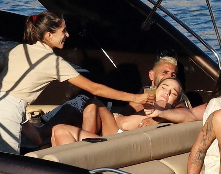 Ünlü futbolcu Riyad Mahrez tekne partisinde! Soluğu Ege sularında aldı G1