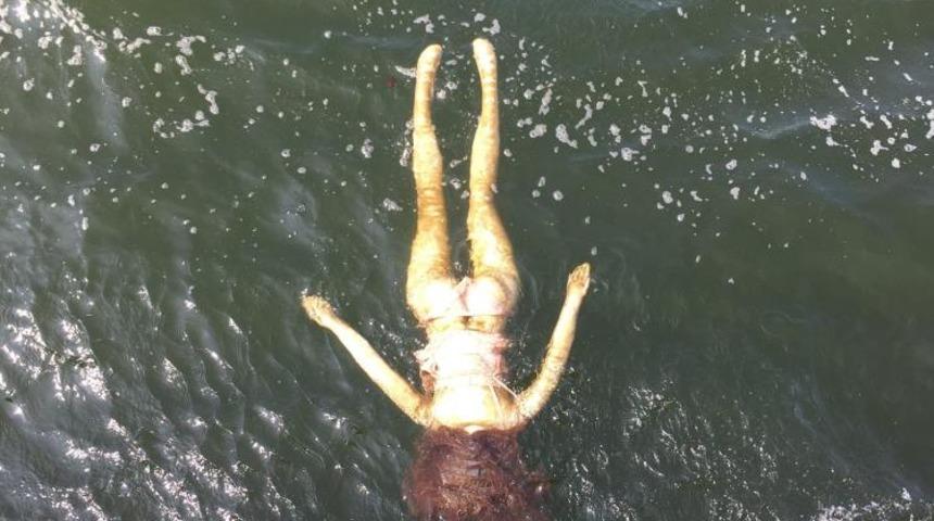 Denizdeki şişme bebek, polisleri alarma geçirdi