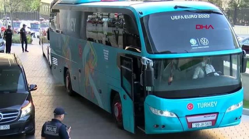 Milli Takım otobüsüne bırakılan not dikkat çekti