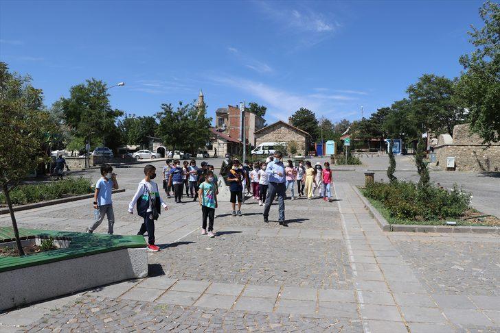 Elazığ'da öğrenciler tarihi mekanlarda masalla buluşuyor G1