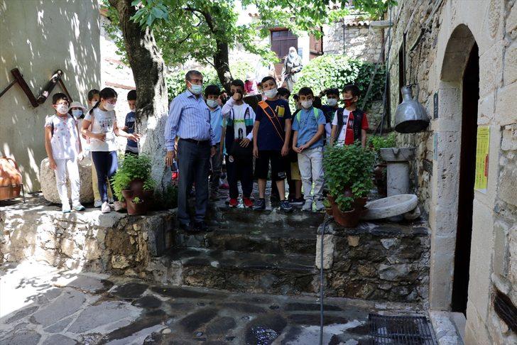 Elazığ'da öğrenciler tarihi mekanlarda masalla buluşuyor G2