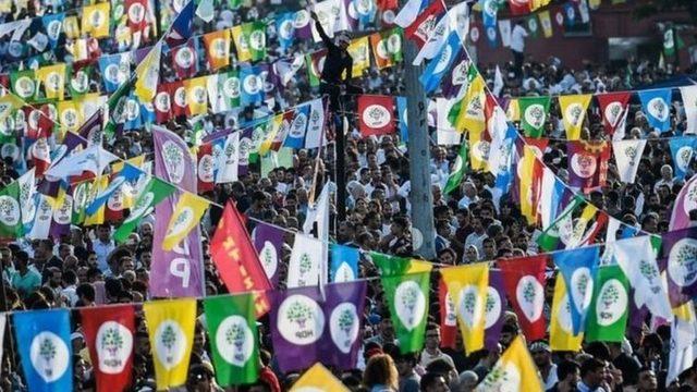 HDP içerisinde partinin dışlanmasına muhalefetin de ses çıkarmadığı görüşü sıkça dile getiriliyor