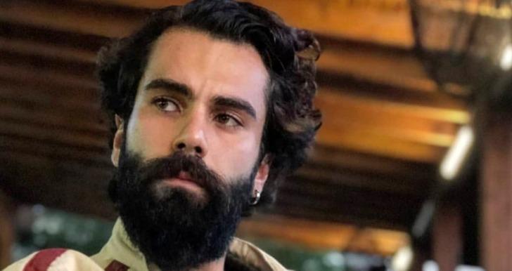 Hande Ataizi'nin 21 yaş küçük sevgilisi ile havuz keyfi! Camdaki Kız'ın Cana'sından çok konuşulan pozlar... G5