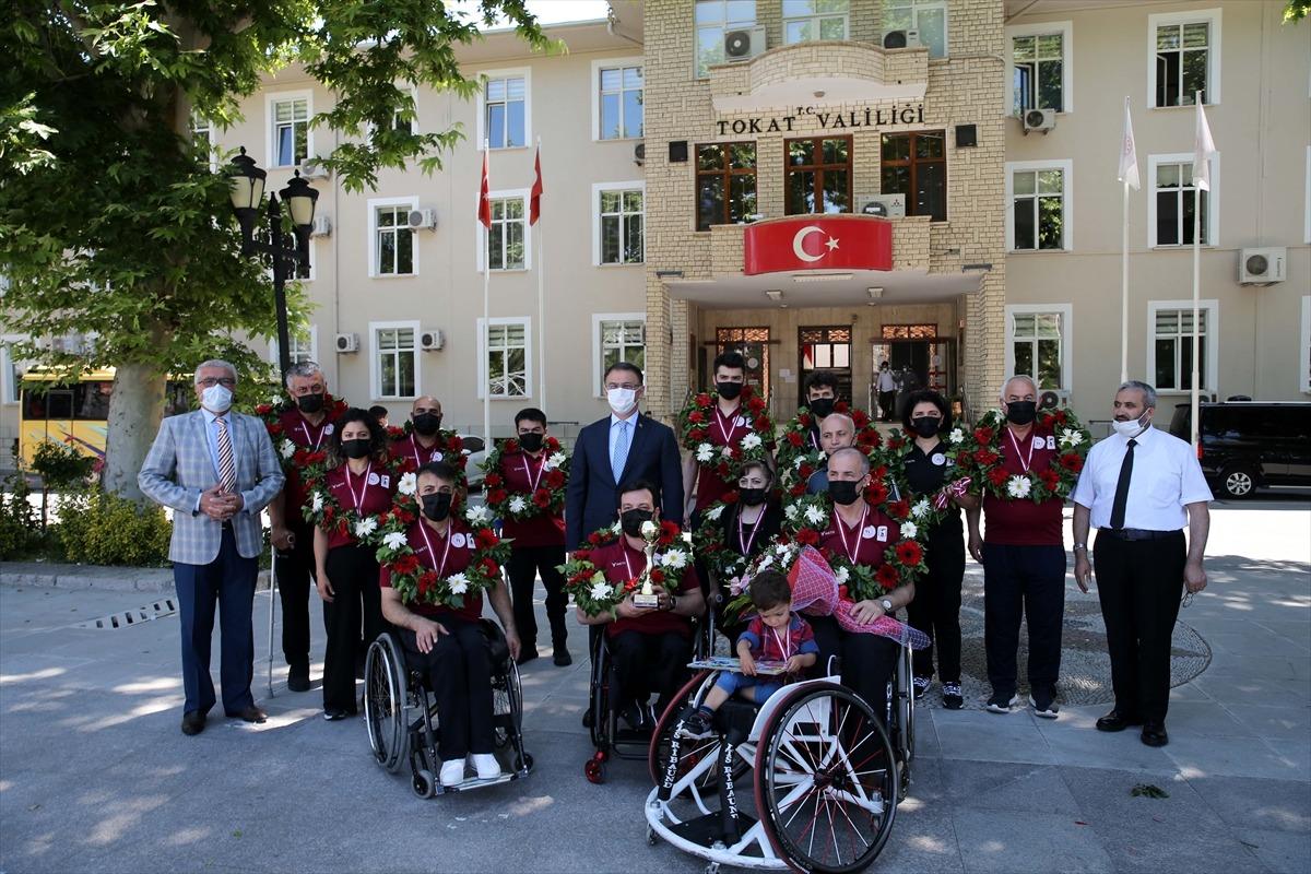 Valiliğin girişimiyle alınan tekerlekli sandalyelerle 2. Lig'e y&uuml;kseldiler