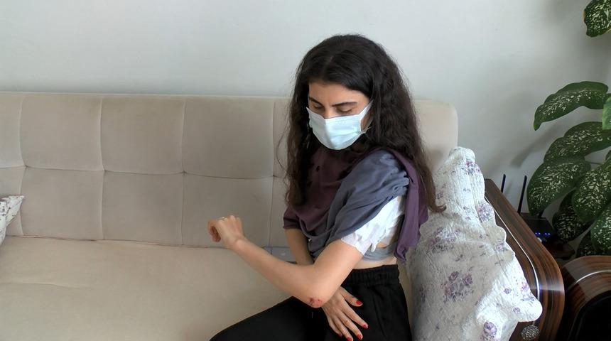 İşe gitmek için evden çıkan genç kıza, sokak köpekleri saldırdı