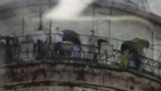 Tarihi Galata Kulesi'nde intihar girişimi! Birden aşağıya atladı