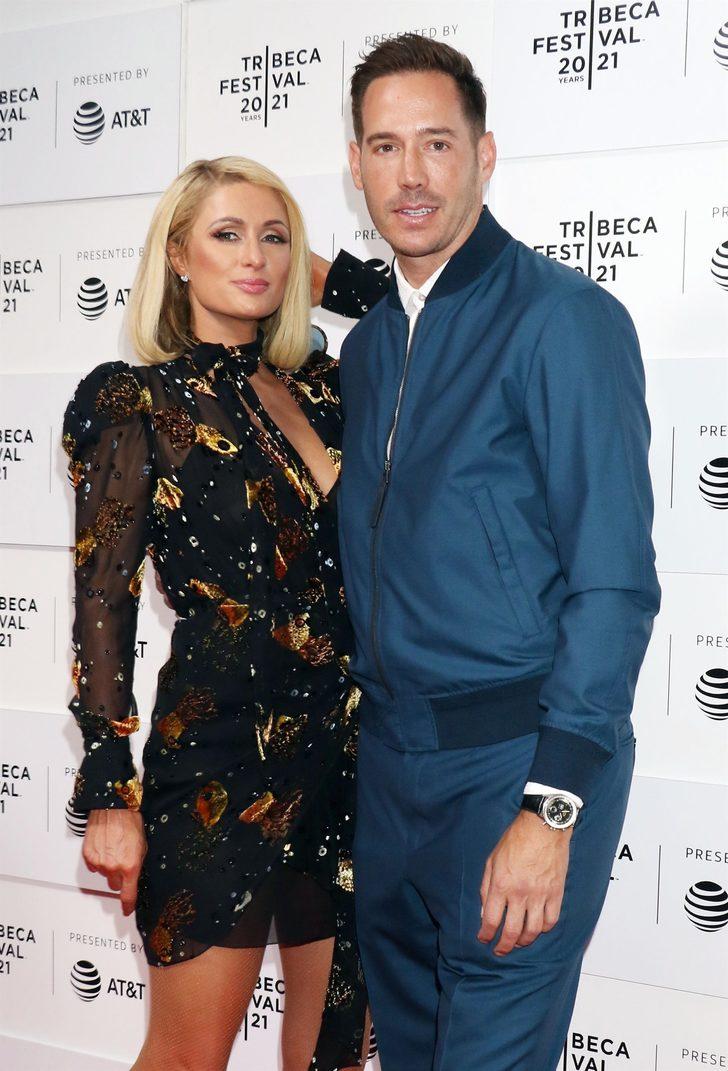 Paris Hilton nişanlısıyla This Is Paris belgeselinin galasında  G1