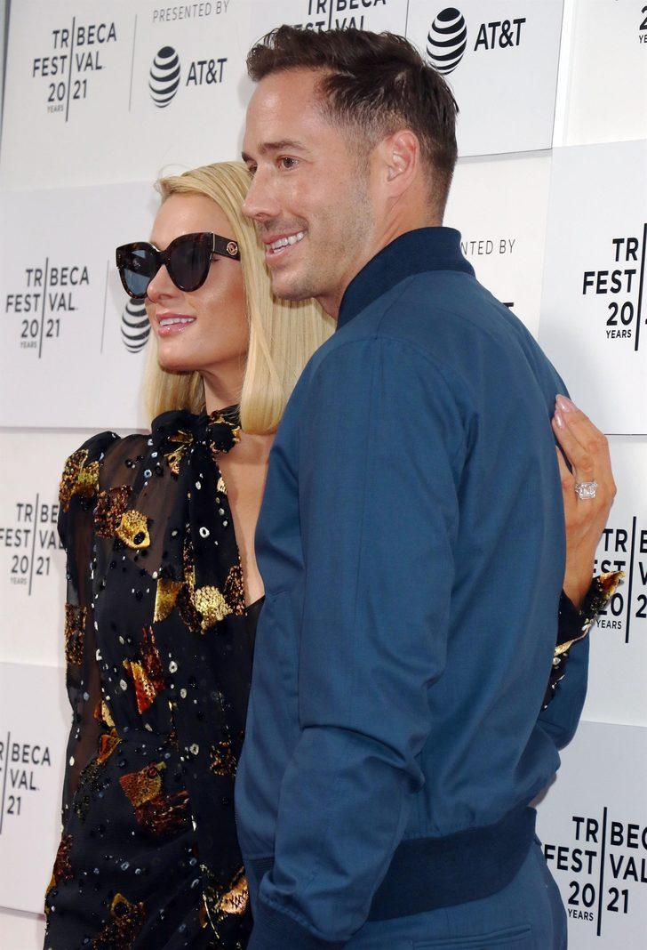 Paris Hilton nişanlısıyla This Is Paris belgeselinin galasında  G5