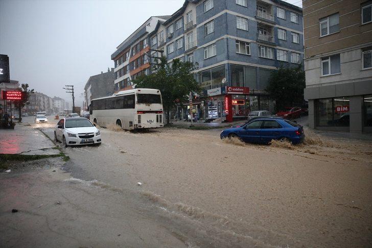 Eskişehir'de sağanak bazı bölgelerde su baskınlarına neden oldu G1