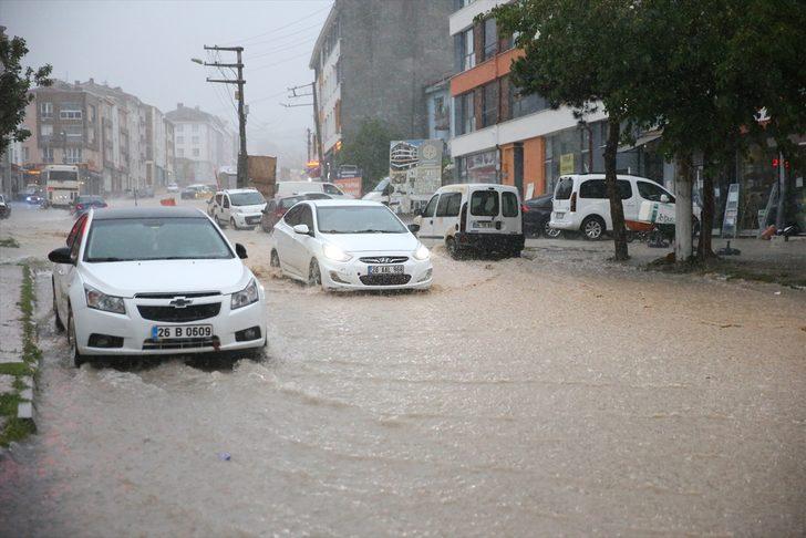 Eskişehir'de sağanak bazı bölgelerde su baskınlarına neden oldu G2