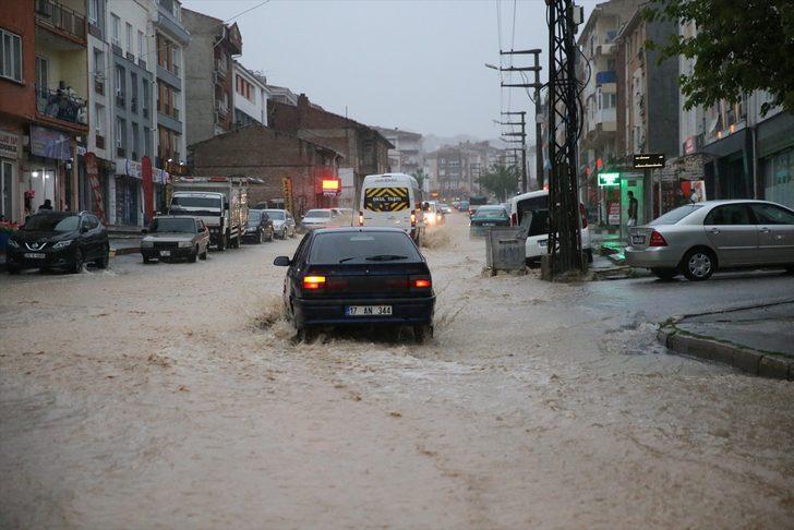Eskişehir'de sağanak bazı bölgelerde su baskınlarına neden oldu G5