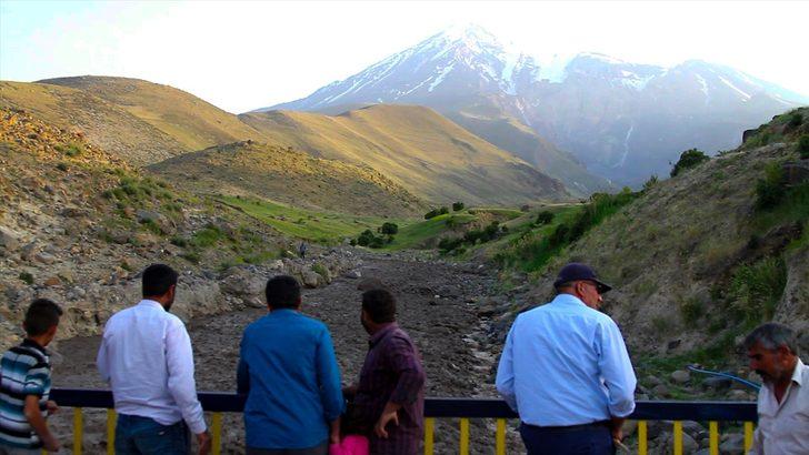 Ağrı Dağı'nda eriyen kar sele neden oldu G1
