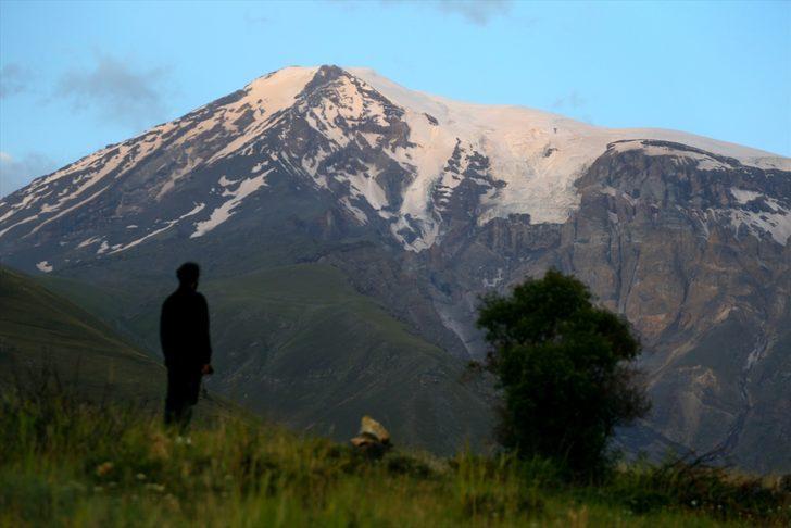 Ağrı Dağı'nda eriyen kar sele neden oldu G2