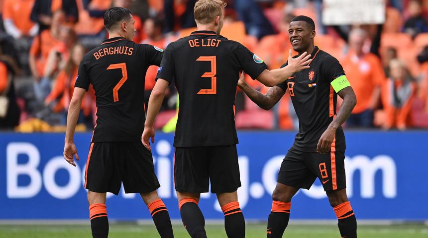 Hollanda, 3'te 3 ile rahatça turladı!