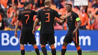 Hollanda, 3'te 3 ile rahatça turladı!