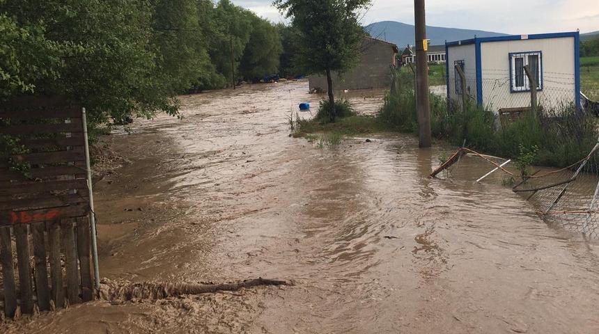 Görüntü Eskişehir'den! Sağanak yağış sonrası sular altında kaldı