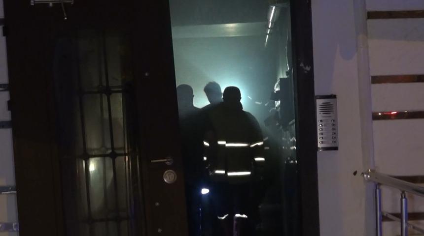 Korku dolu gece! 5 katlı apartmanda yangın: 1'i bebek, 4 kişi dumandan etkilendi