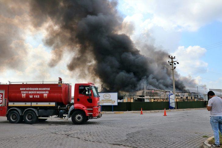 GÜNCELLEME - Osmaniye'de plastik geri dönüşüm fabrikasında çıkan yangın kontrol altına alındı G2