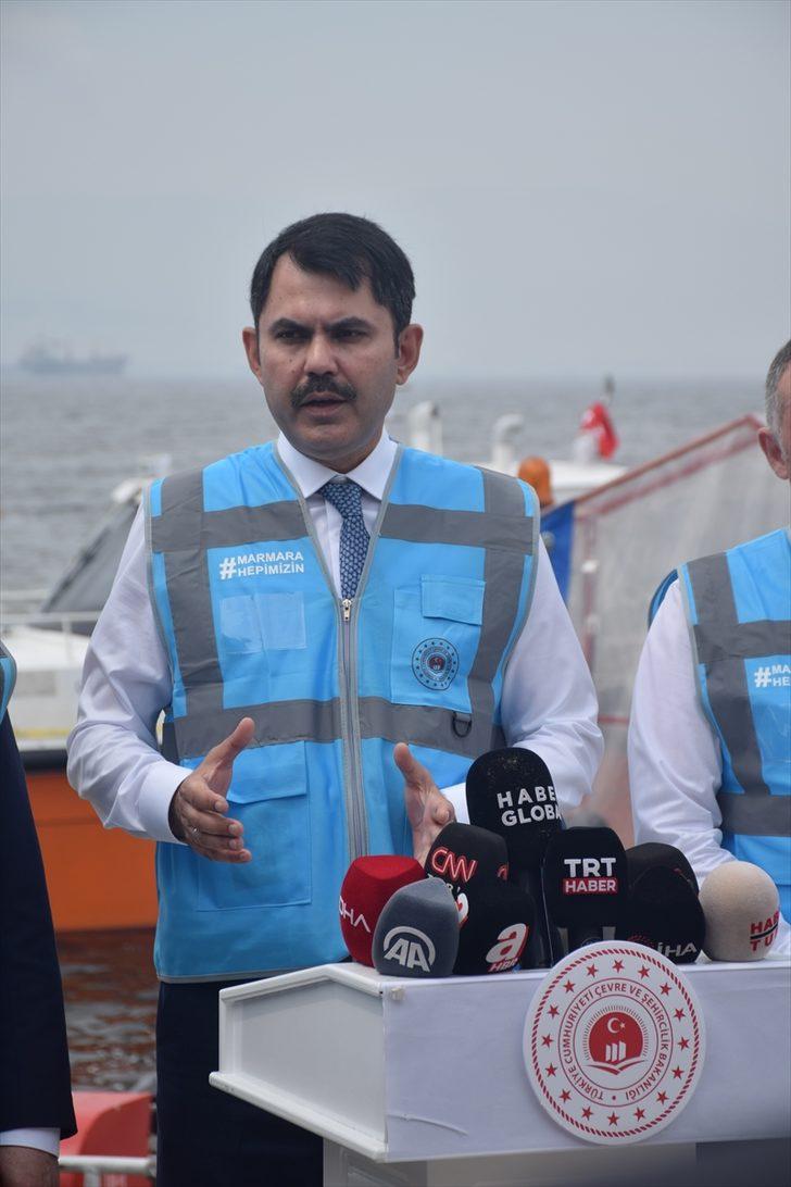 Bakanı Kurum, İzmit Körfezi'nde müsilaj temizleme çalışmalarını inceledi: (1) G2