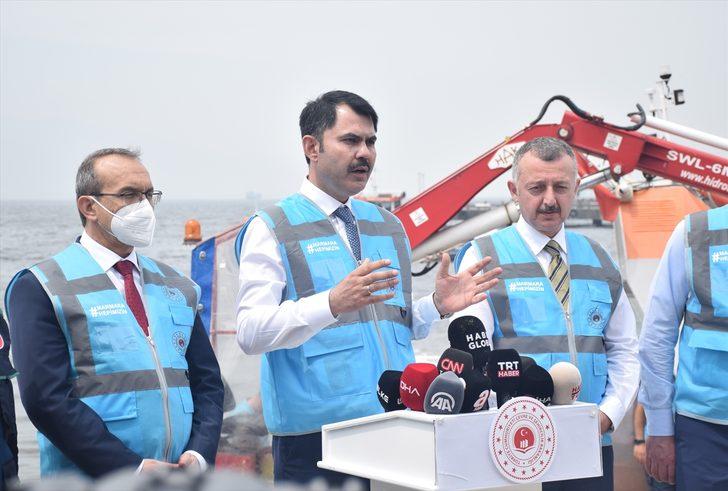 Bakanı Kurum, İzmit Körfezi'nde müsilaj temizleme çalışmalarını inceledi: (1) G4