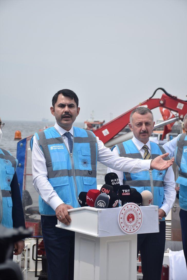 Bakanı Kurum, İzmit Körfezi'nde müsilaj temizleme çalışmalarını inceledi: (1) G5