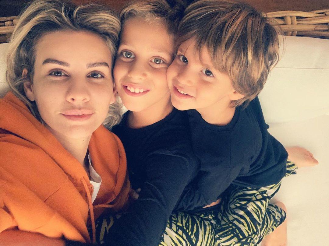 Esra Erol'un oğlu &Ouml;mer ve İdris Ali ka&ccedil; yaşında? Esra Erol'un ka&ccedil; &ccedil;ocuğu var?