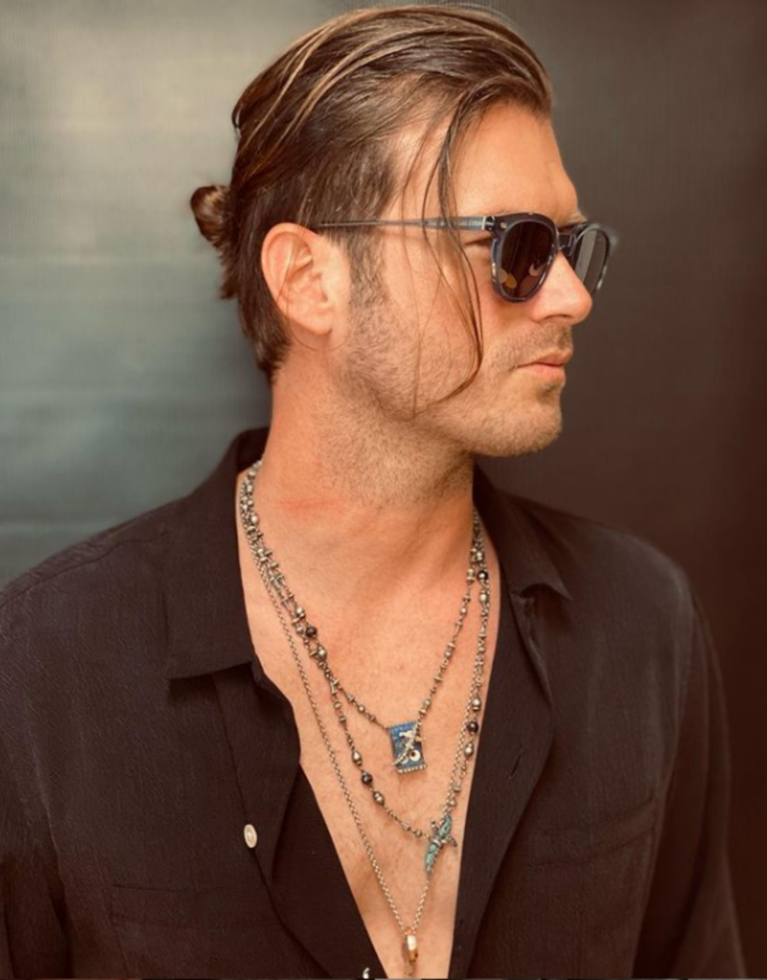 Kıvan&ccedil; Tatlıtuğ yeni imajıyla Brad Pitt'e benzetildi: "Amerikalı olsaydın Brad senden imza isterdi"