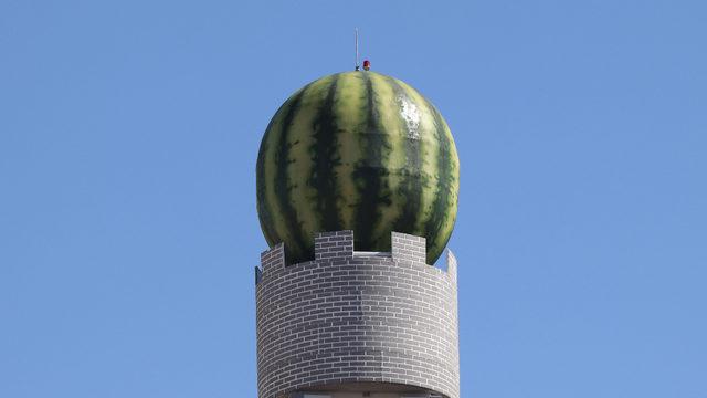 Sosyal medyada tartışma yaratmıştı! Diyarbakır'da gündem olan iki yeni maket baz istasyonuna yerleştirildi