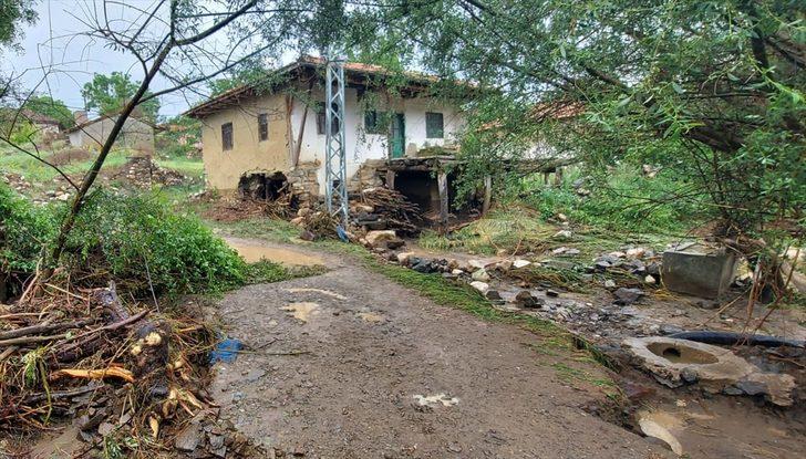 Çorum'da şiddetli yağış su baskını ve ekili arazilerde zarara neden oldu G2
