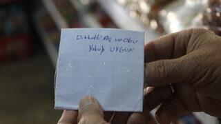 İçi para dolu notu okuyunca şaşkına döndü: Dikkatli aç ve oku!