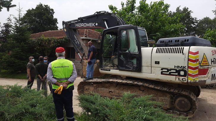GÜNCELLEME - İYİ Partili Türkkan'ın ortağı olduğu şirkete ait çiftlikteki bazı kaçak yapıların yıkımına başlandı G3