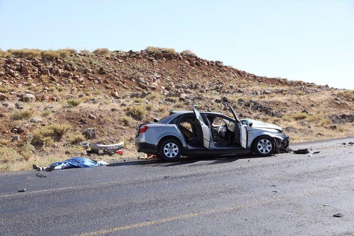 Diyarbakır'da tuğla yüklü kamyon ile otomobil çarpıştı: 2 ölü, 3 yaralı G2