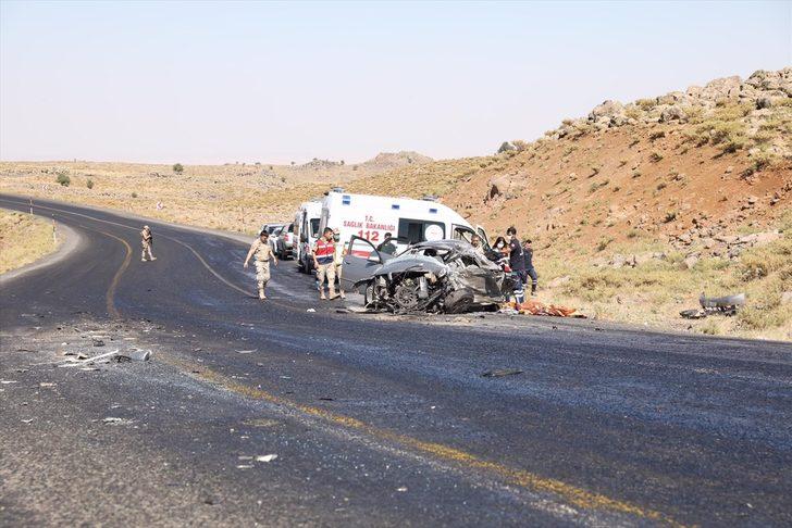 Diyarbakır'da tuğla yüklü kamyon ile otomobil çarpıştı: 2 ölü, 3 yaralı G5