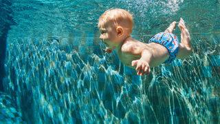 Bebeklere su üzerinde durma nasıl öğretilir? Su üzerinde nasıl durulur?