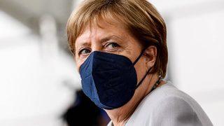 Merkel ikinci doz koronavirüs aşısını yaptırdı