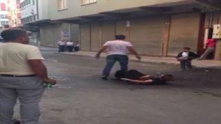 Çocuğunun gözü önünde bıçakla saldırdı