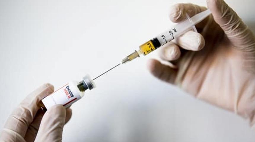 Ülke bunu konuşuyor! Aşı olmasına izin vermeyen ailesine dava açtı