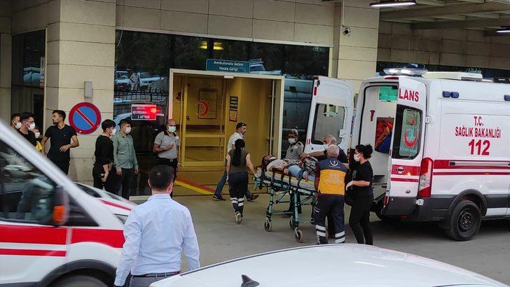 Siirt'te iki otomobil çarpıştı: 3 yaralı G2