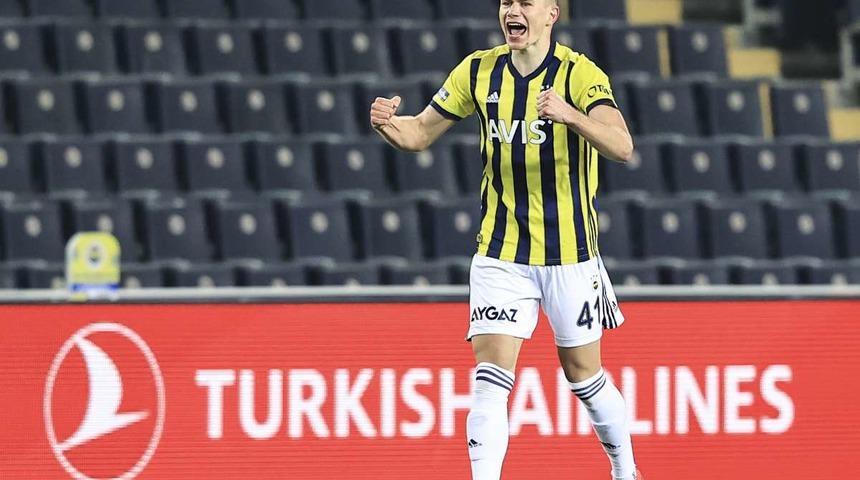 Fenerbahçeli futbolcu Szalai: Her yıl olduğu gibi hedefimiz bu yıl da şampiyonluk