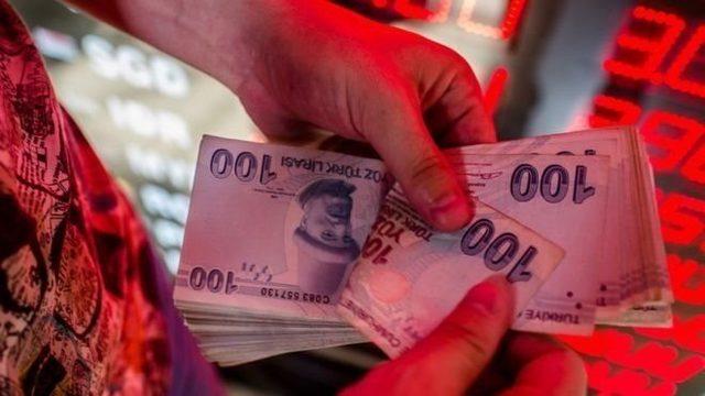 Türk Lirası banknotları sayılıyor